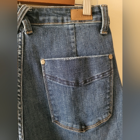 Judy Blue Medium Wash High Rise Raw Hem Wide Leg Crop Stretch Denim Jeans 11/30 - Picture 9 of 11
